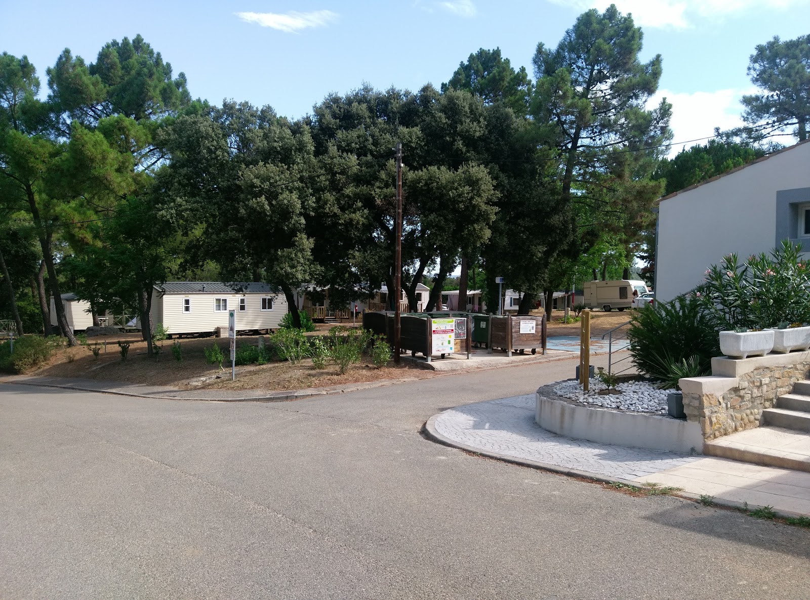 Camping Municipal La Pinede En Provence