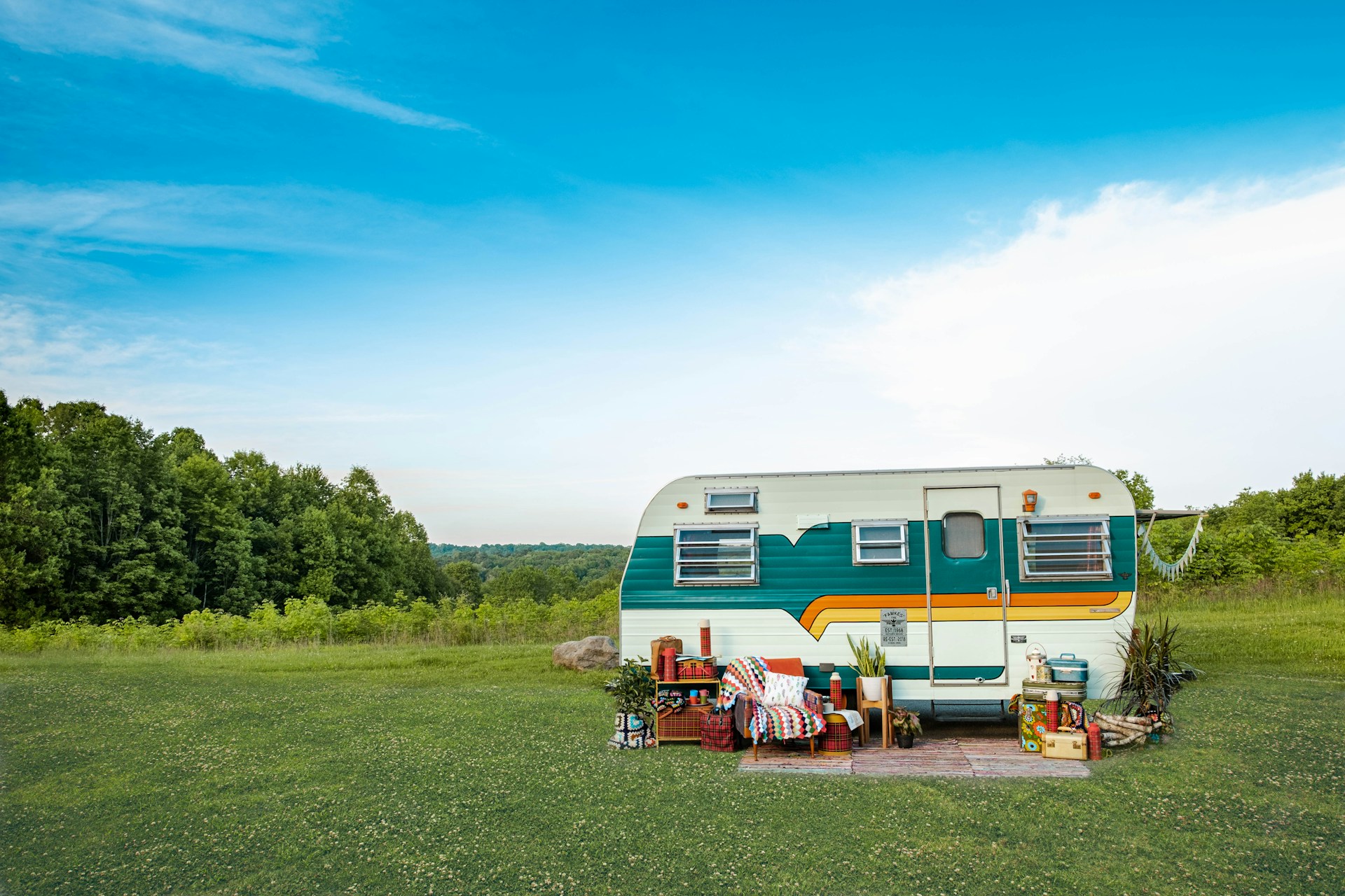 RVing vs. Caravanning: Which Is Right for Your Adventure?