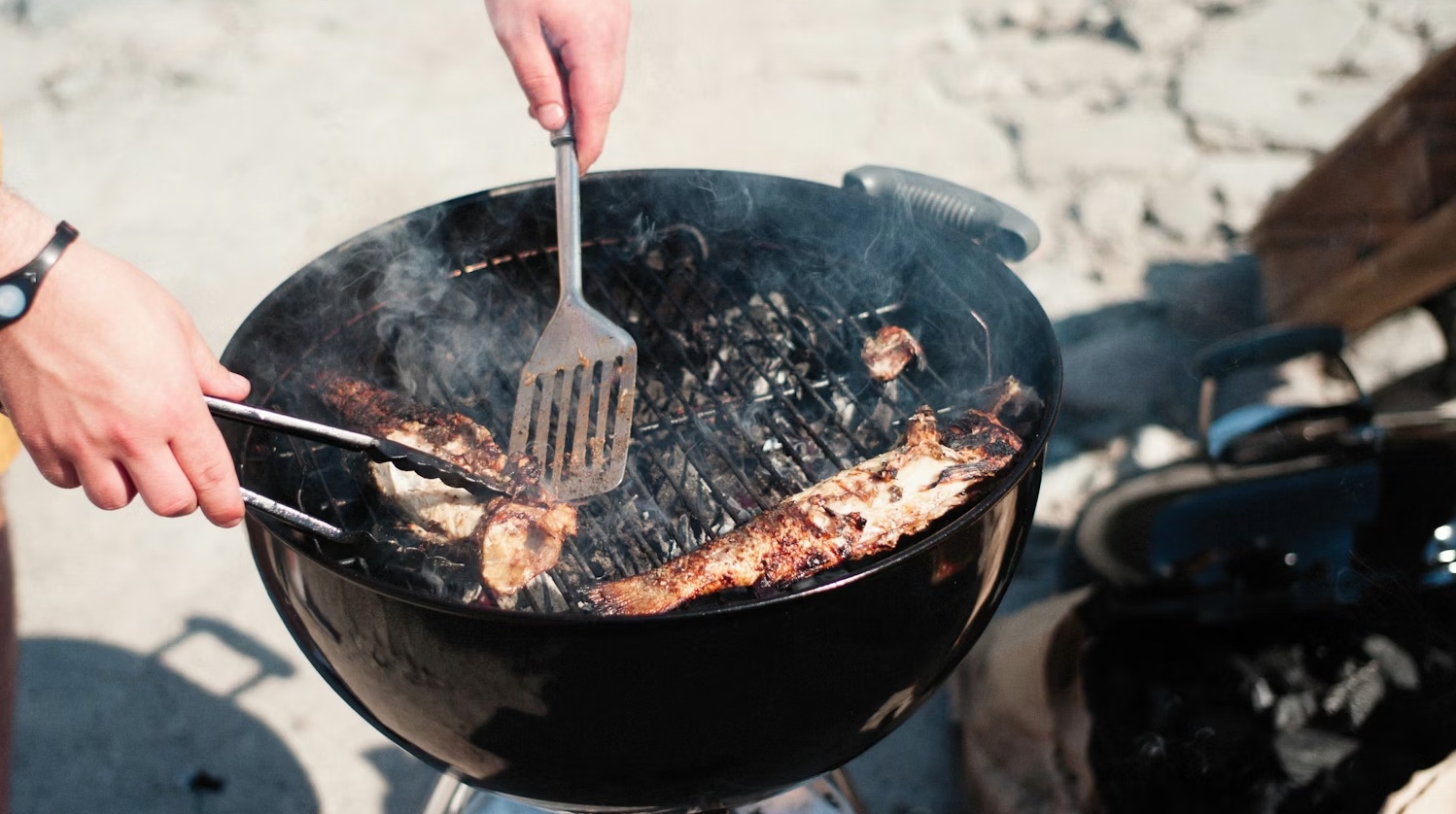Campingküche: Grillen im Wohnmobil – geht das?