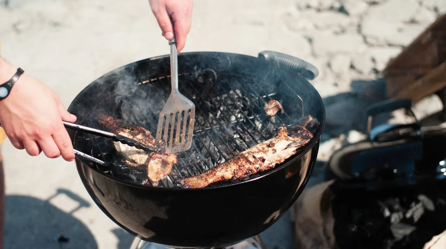 Campingküche: Grillen im Wohnmobil – geht das?